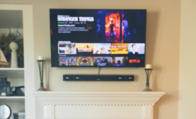 Soundbar appesa al muro