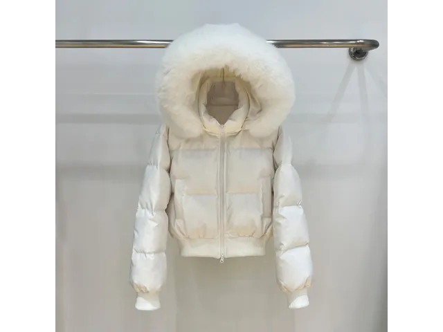 Молочно-белый