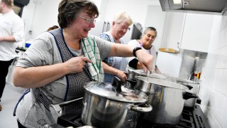 Tesco teams up with Jamie Oliver to help community cooks reduce food waste