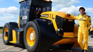 JCB Fastrac tractor smashes new British speed record