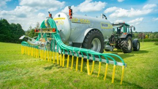 ‘Our applicators are mounted on the back door without welding – ideal for retro-fitting’