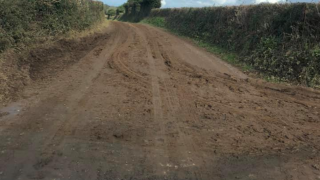 Video: Motorist fuming with farmers dirtying rural roads