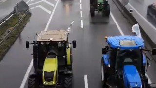 French farmers blockade roads in protest of ‘agri bashing’