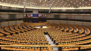 ‘Climate emergency’: MEPs call for emissions clampdown – including aviation