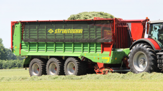 Strautmann wagon gets hydraulic pick-up, plastic tines and moving bulkhead
