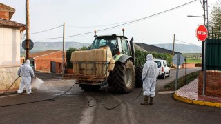 Spanish farmers aid authorities in battle against Covid-19