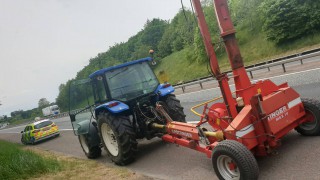 Police pull tractor driver for motorway mishap on M1