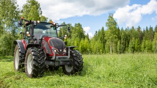 Pics: Valtra ups the ante in new 5th generation A Series