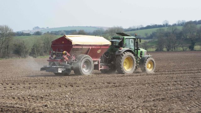 Fertiliser_Spreading_1_OGP-640x360.jpg