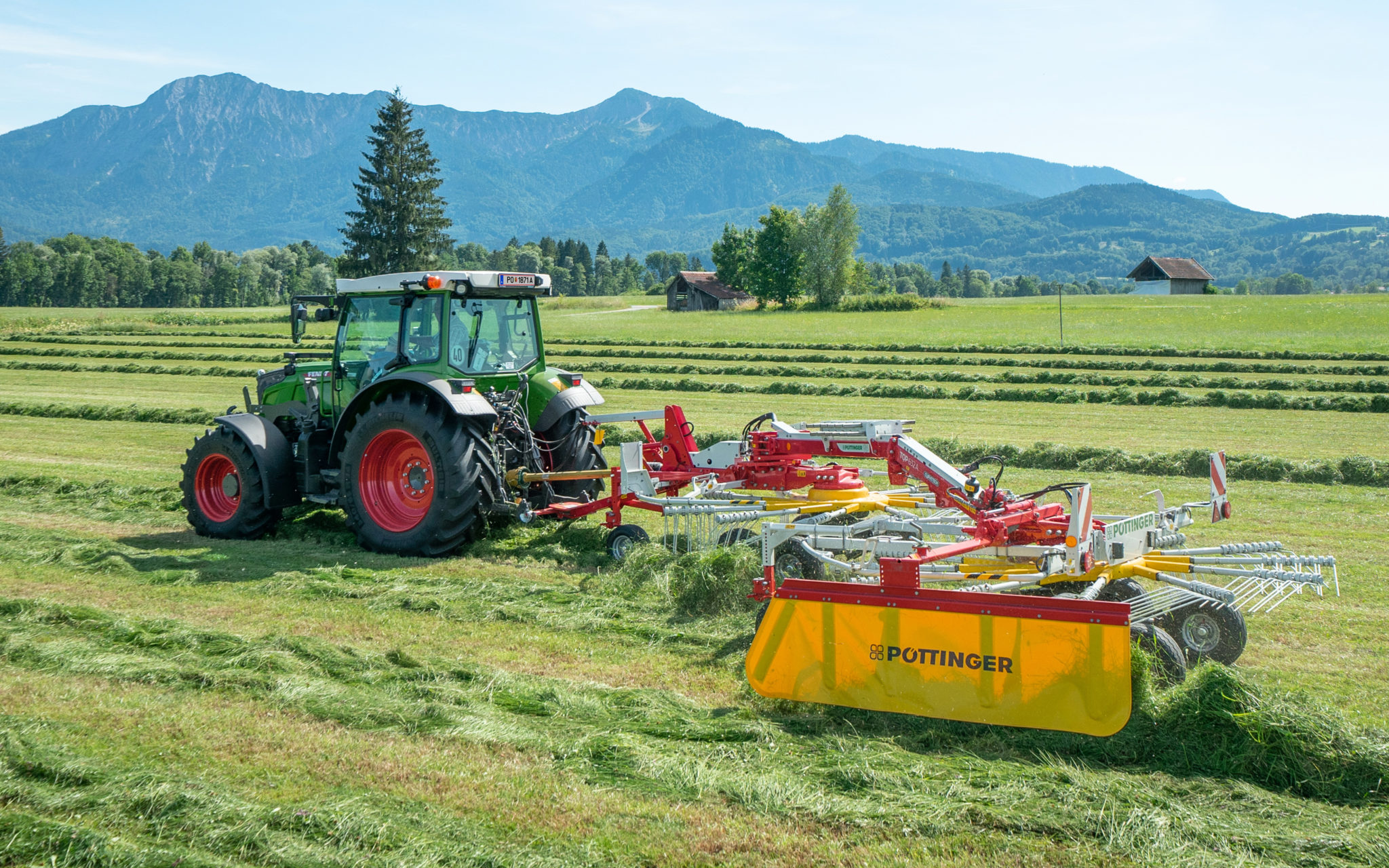 Flexible rake with Curvetech steering from Pottinger - Agriland.co.uk