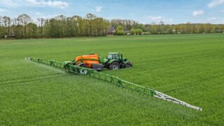 How do pre-emergent herbicides interact with blackgrass?