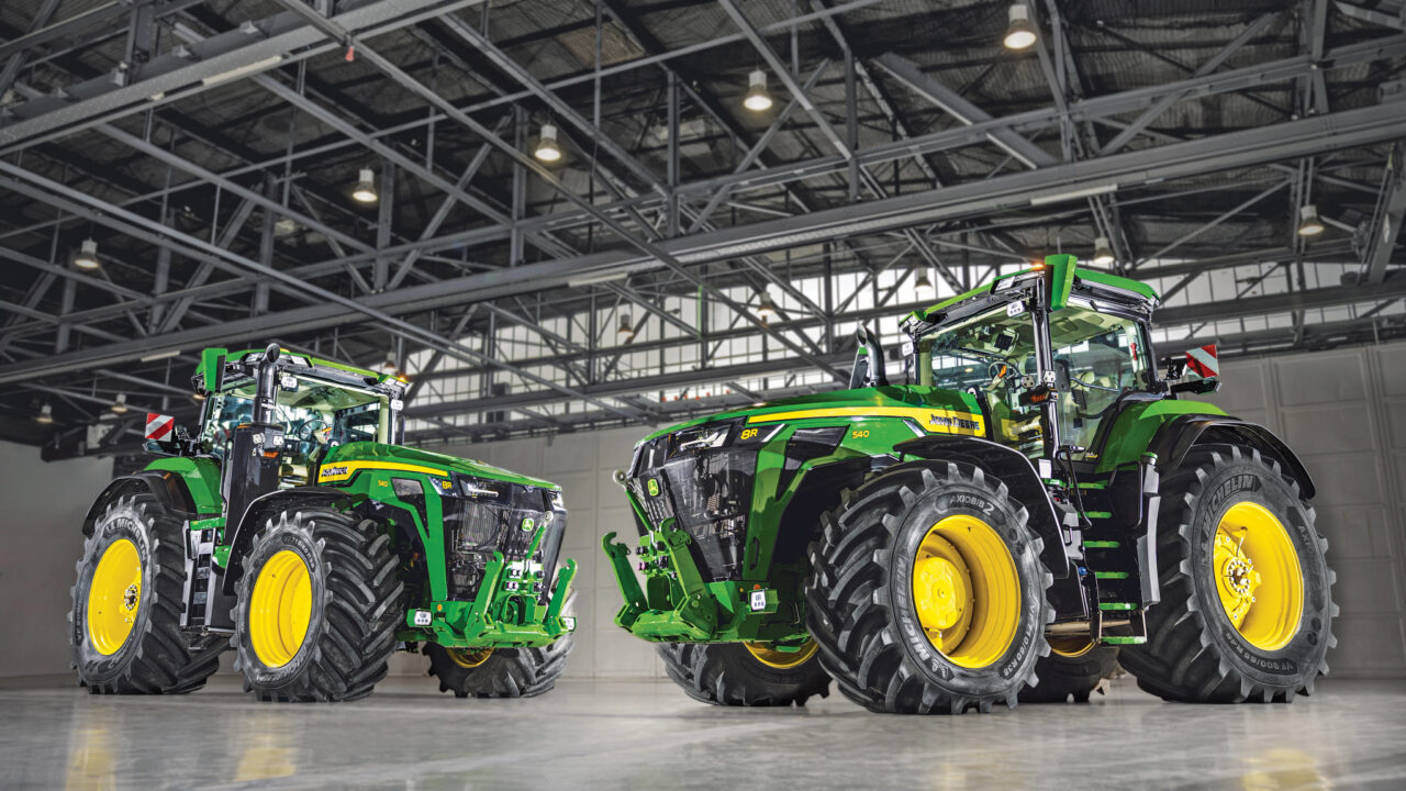 John Deere expands 8R tractor series with models for large-scale farming
