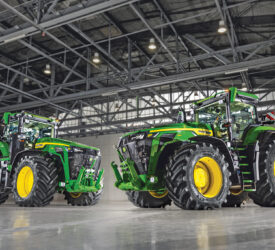John Deere expands 8R tractor series with models for large-scale farming