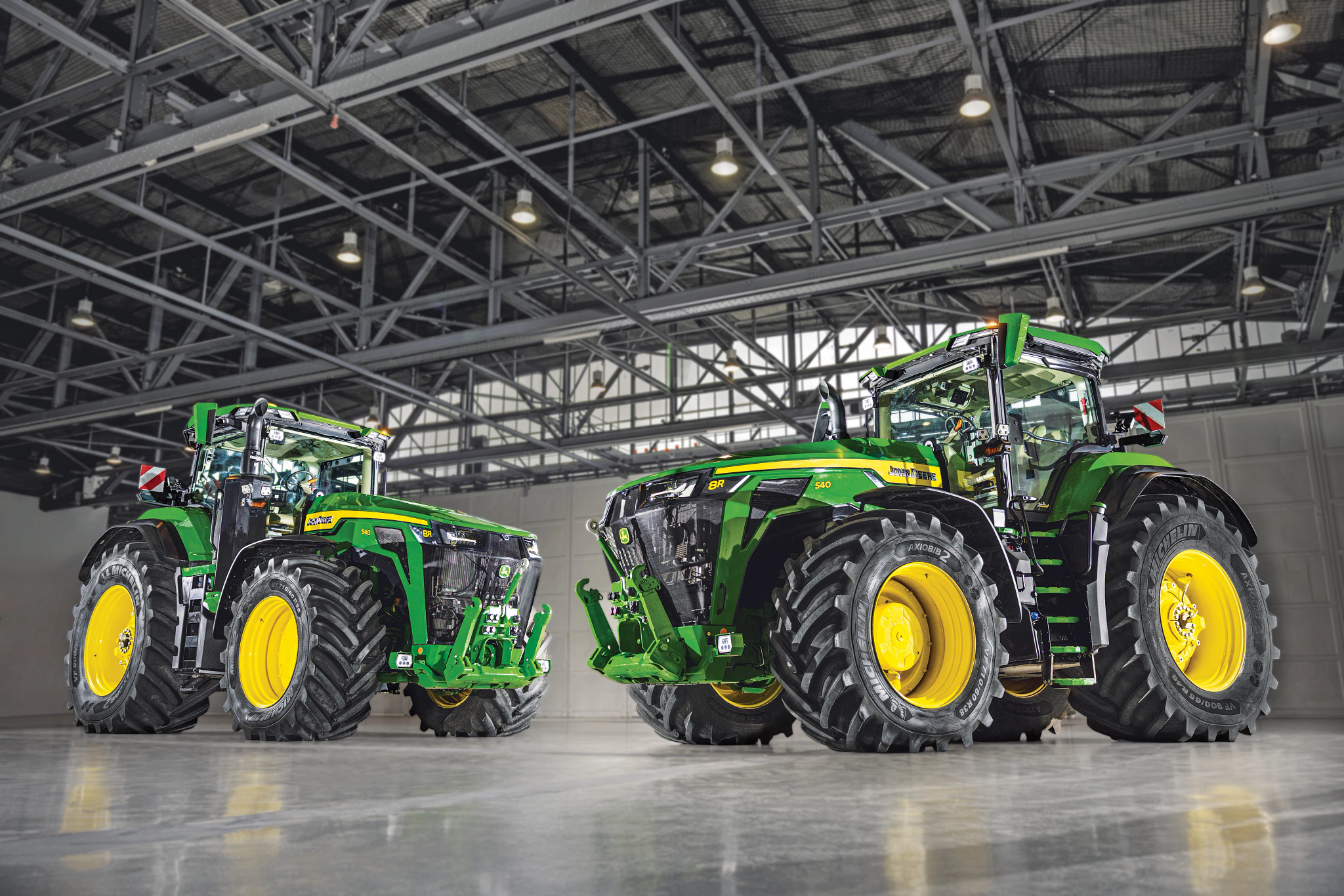 agriland.co.uk - Adam Murphy - John Deere expands 8R tractor series with models for large-scale farming