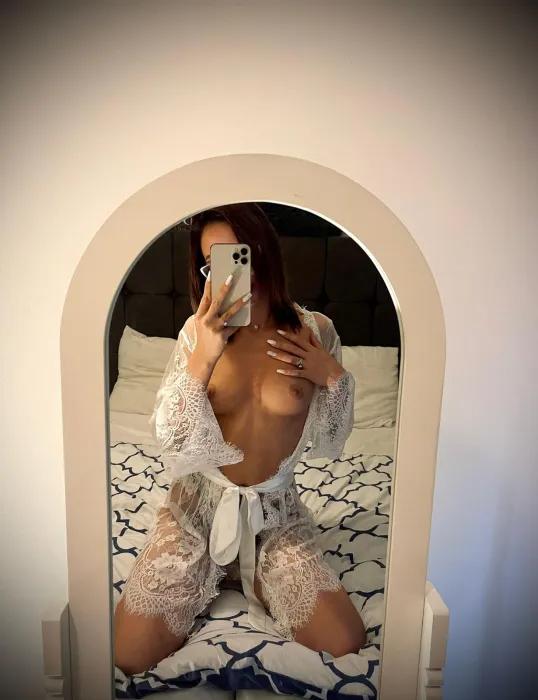 Ella, escort in London from Lollipop Honney.