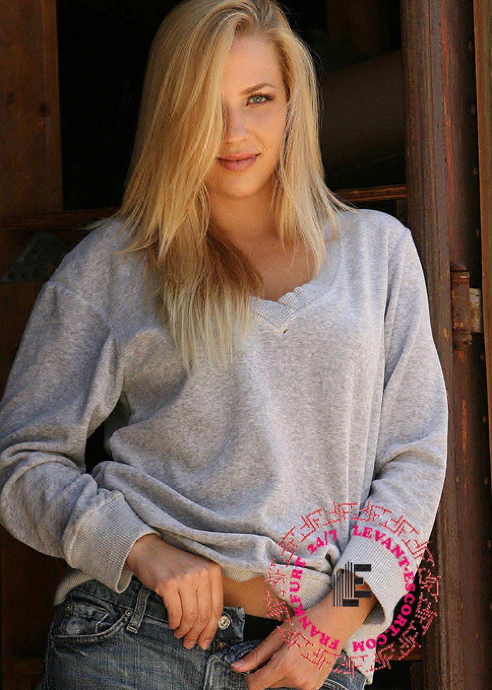 Briar, escort in Frankfurt from Levant Escort.