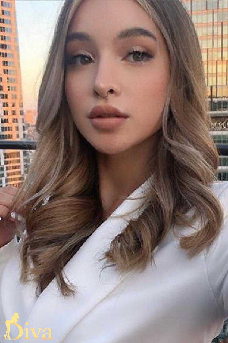 Hora, escort in London from Diva Escort.