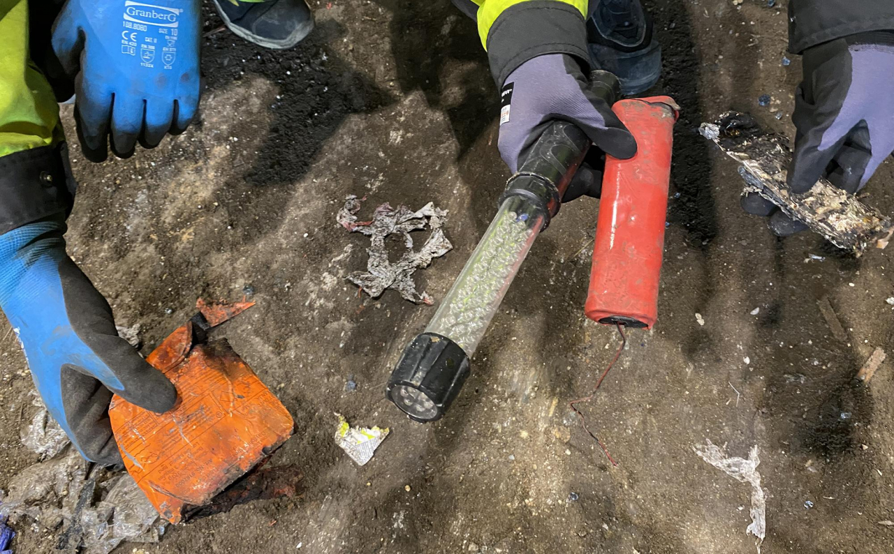 Ledningene i plastposen viste seg å være fenghetter.