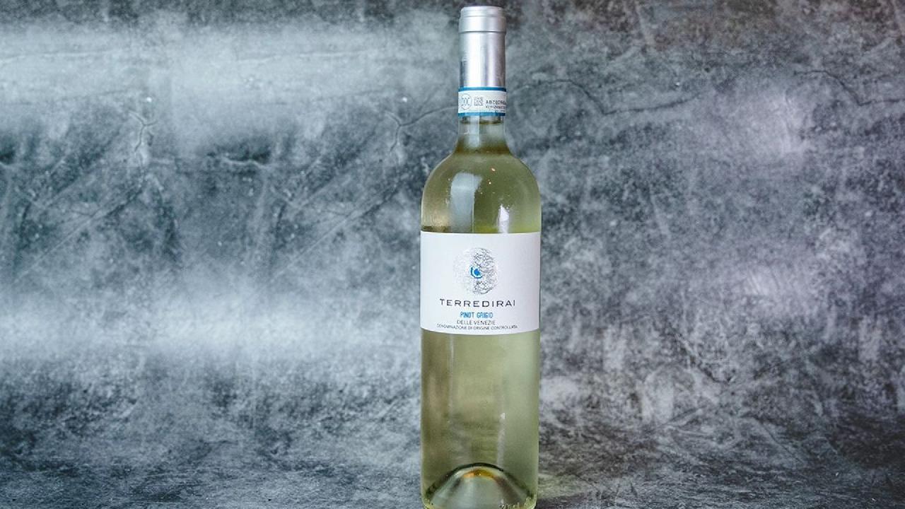 Meal card cover for: Pinot Grigio Bottle