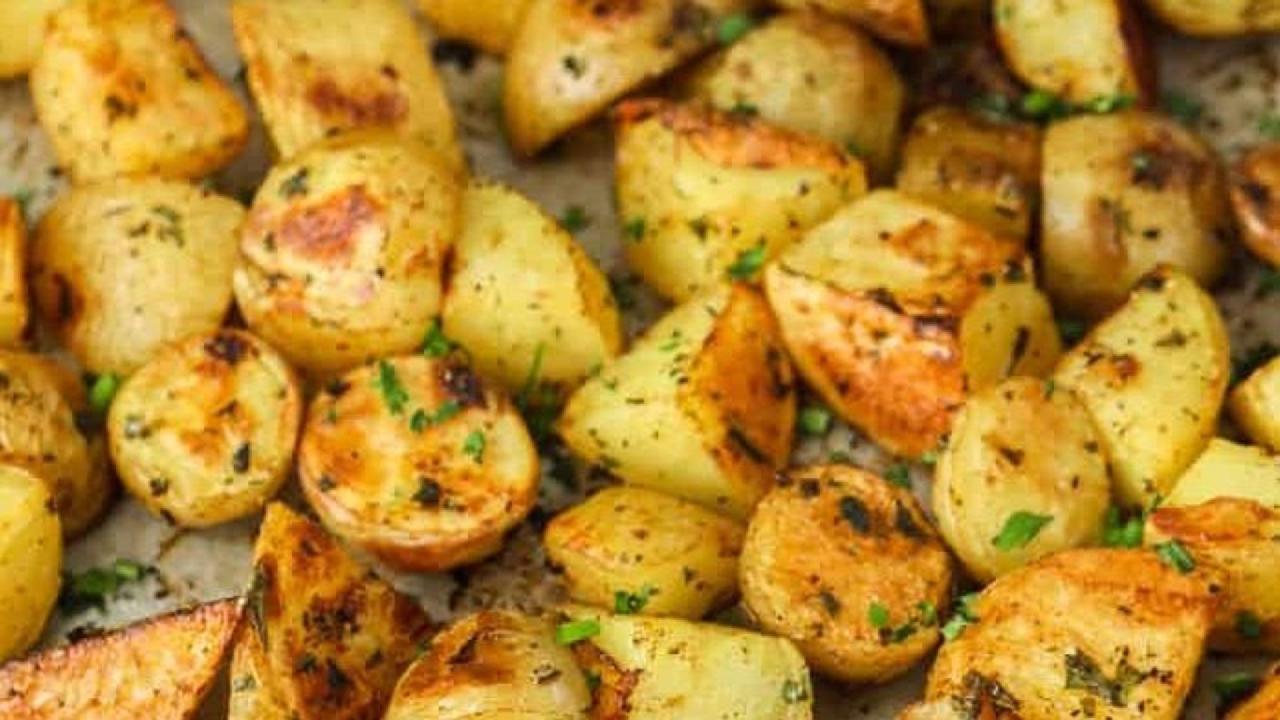 Meal card cover for: Garlic roast Agria potatoes (small 250ml box)