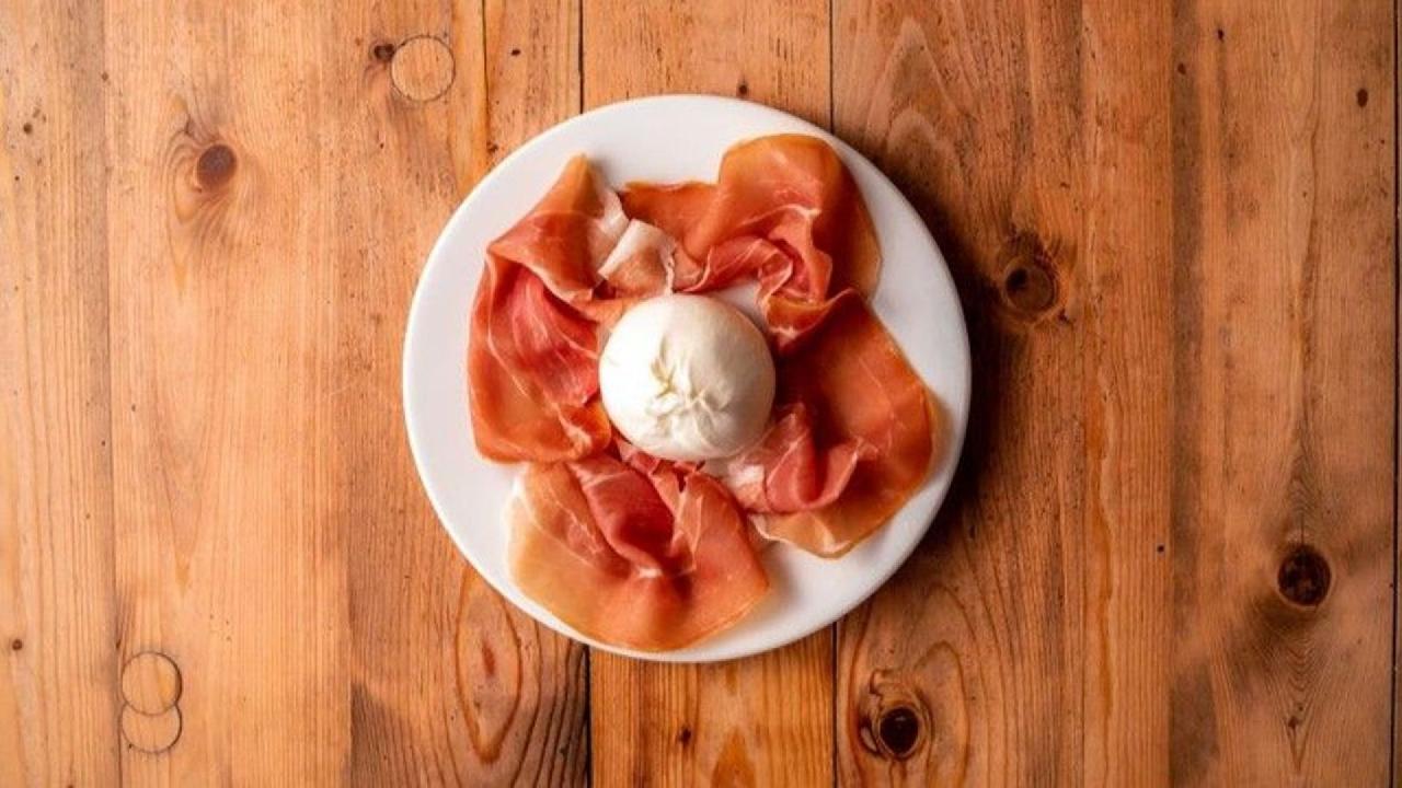 Meal card cover for: BURRATA & PARMA HAM (appetizer)