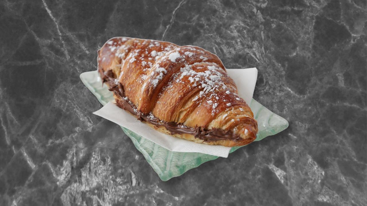 Meal card cover for: Nutella Croissant