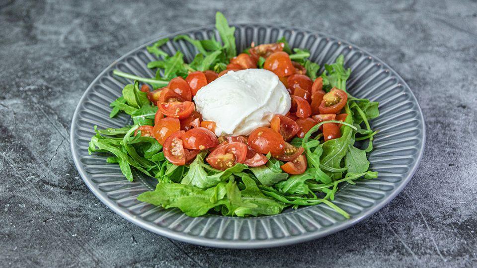 Meal card cover for: Caprese Salad