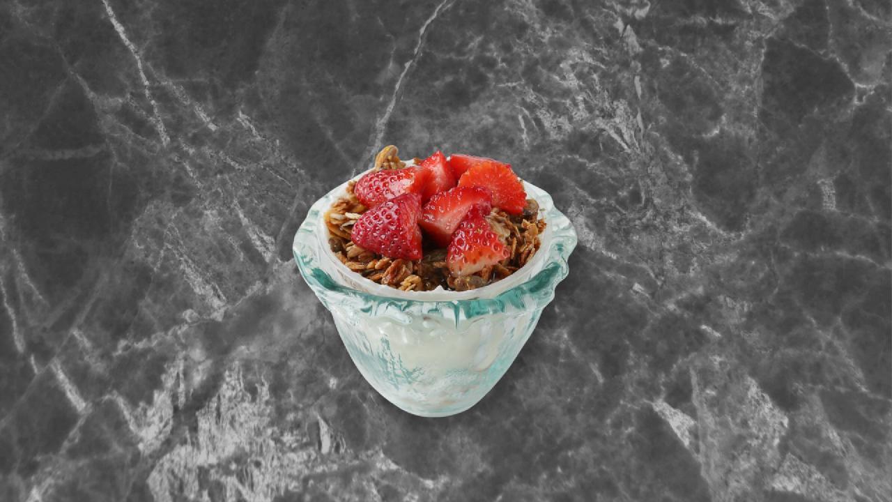 Meal card cover for: Greek Yogurt & Granola Pot
