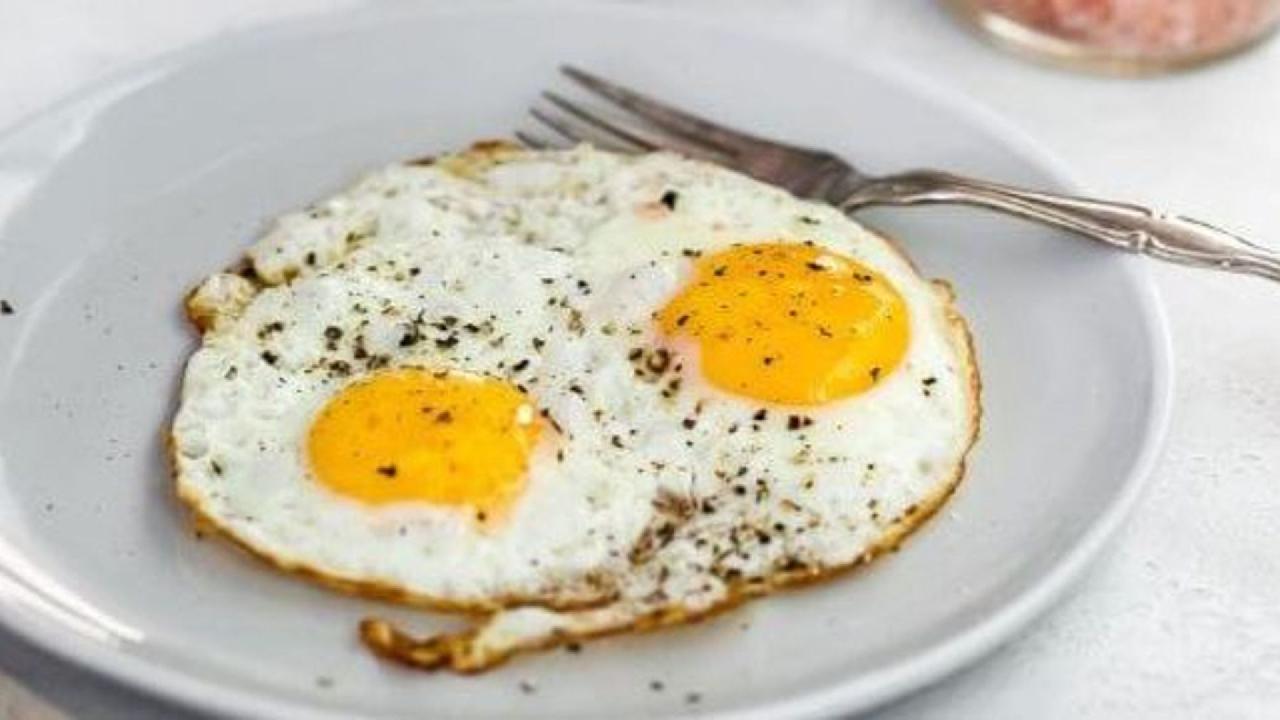 Meal card cover for: 2 Fried eggs.