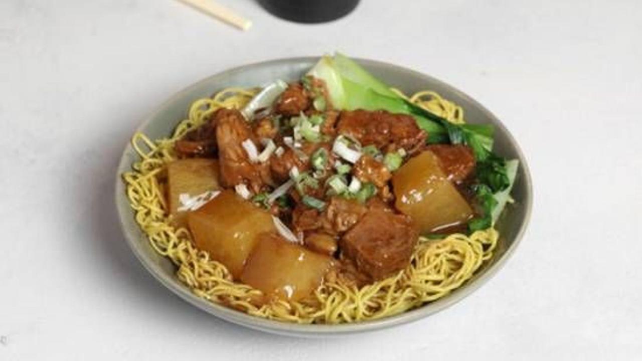 Meal card cover for: Beef Brisket Lo Mein 牛腩撈麵