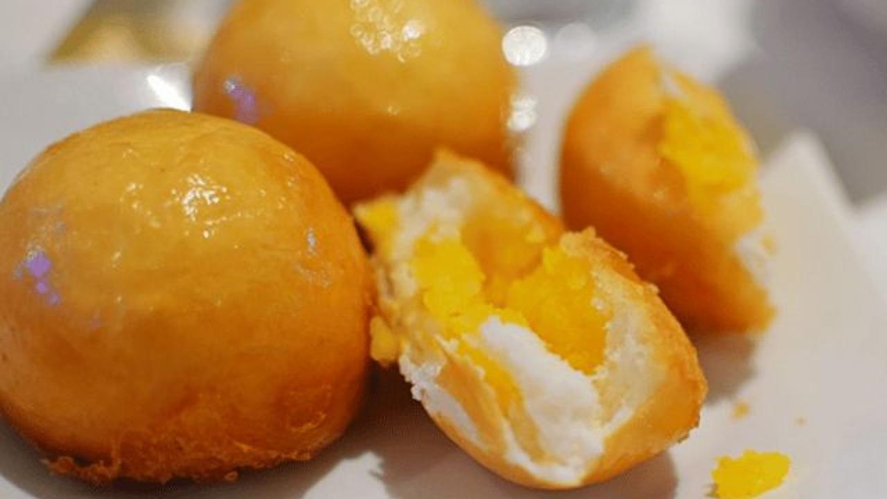 Meal card cover for: Deep-fried Custard Buns 炸奶黃包