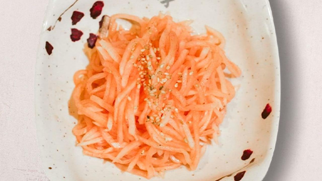 Meal card cover for: Spicy Radish Salad (V)