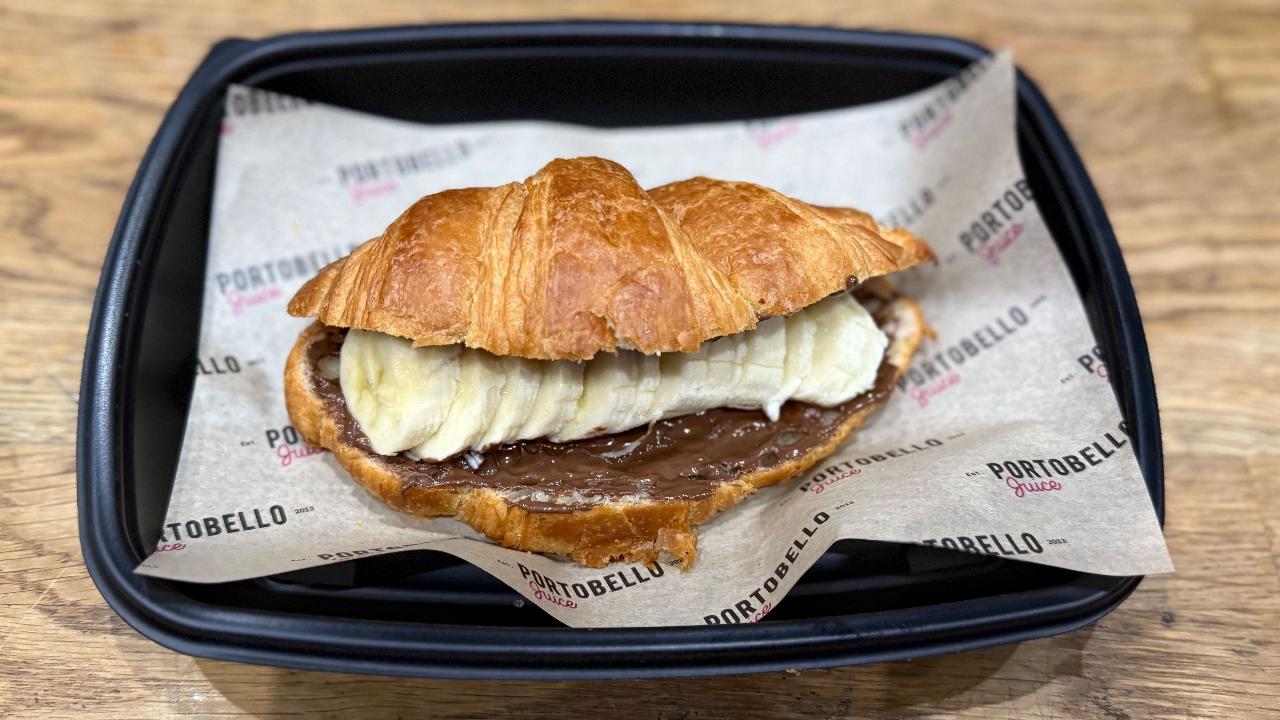 Meal card cover for: Hot Croissant with Banana and Nuttela