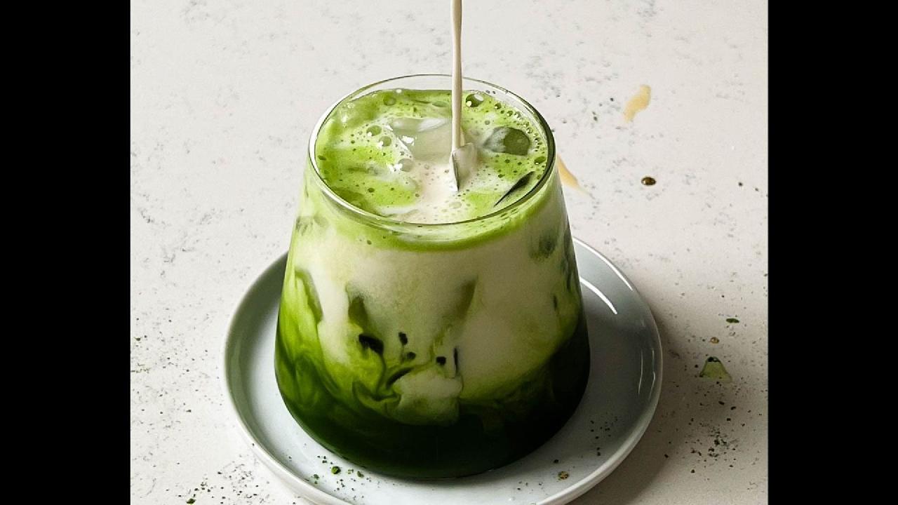 Meal card cover for: Iced Strawberry-Oat Matcha