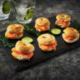 Meal card cover for: 2 Mini salmon bagels (side for 1 pers)
