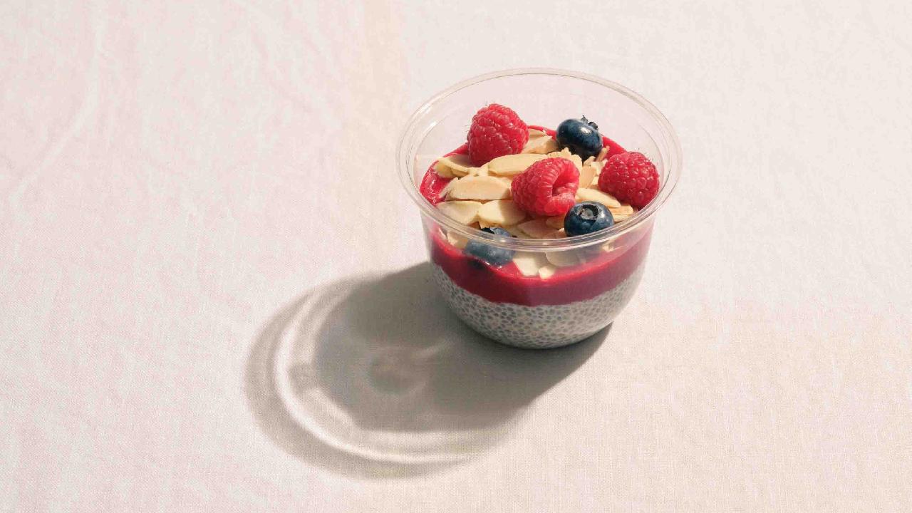 Meal card cover for: CAT Chia, raspsberry puree with soya milk CAT