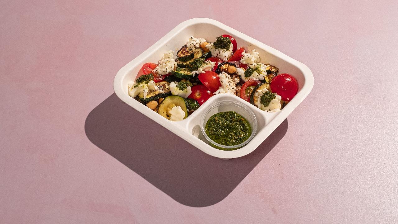 Meal card cover for: CAT Mozzarella, courgette, chickpeas + pesto salad CAT