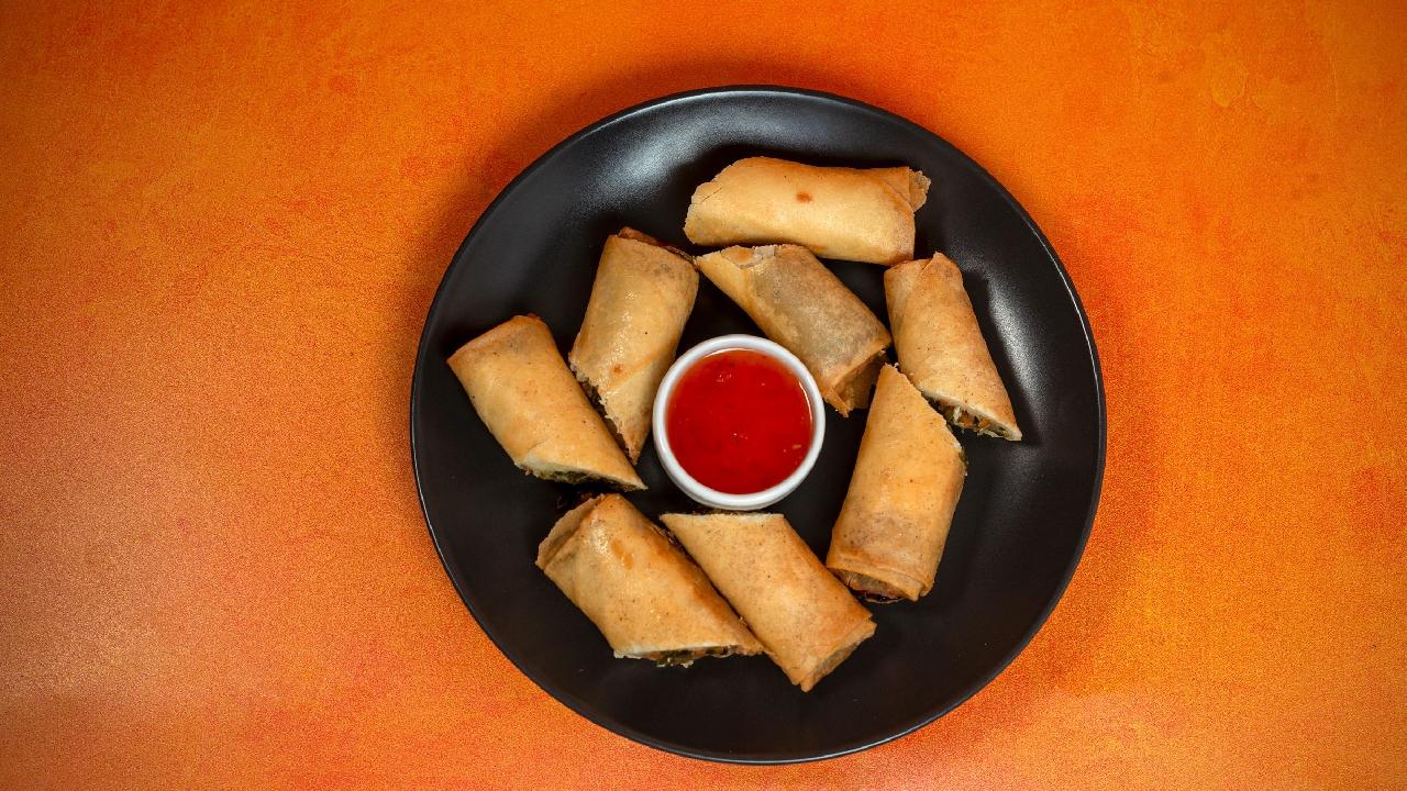 Meal card cover for: Vegan Greens home-rolled Spring Rolls (Fried)