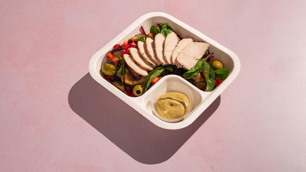 Meal card cover for: CAT Grilled chicken salad CAT