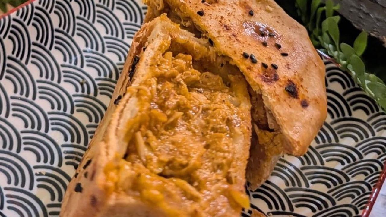 Meal card cover for: Butter chicken curry pie (halal)