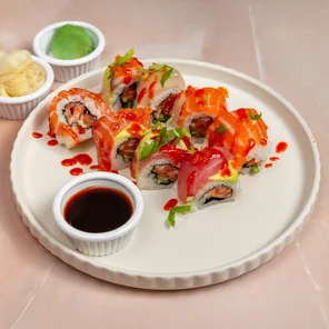 Meal card cover for: Spicy Rainbow Roll - 8 Pcs