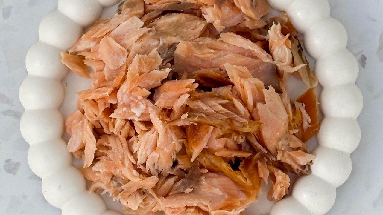 Meal card cover for: Hot Smoked Salmon Pot. SINGLE PORTION