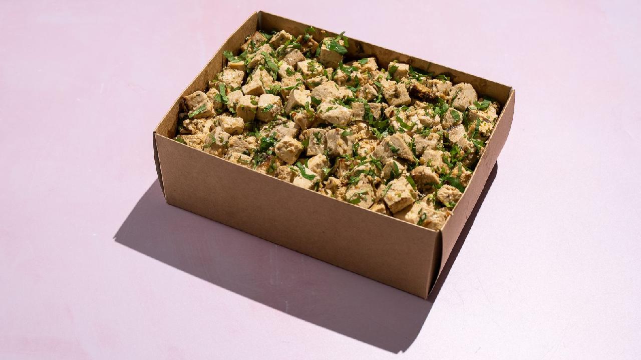 Meal card cover for: CAT Sweet chilli tofu cubes CAT