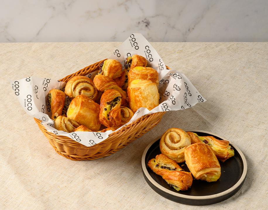 Meal card cover for: Mini Pastry Platter (V)