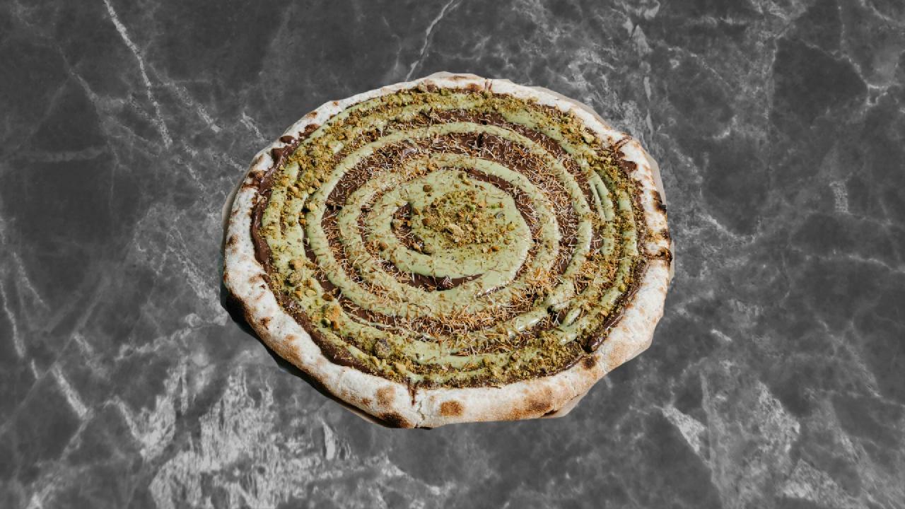Meal card cover for: Dubai Chocolate Pizza