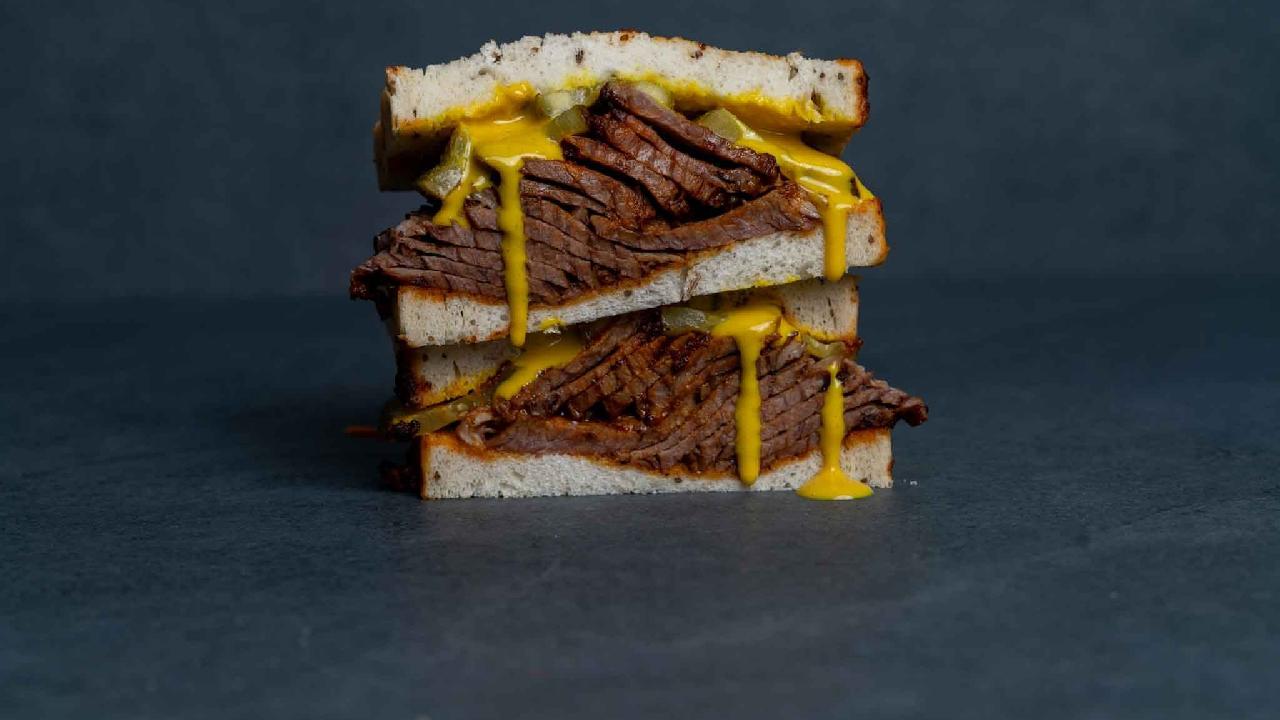 Meal card cover for: PASTRAMI SANDWICH