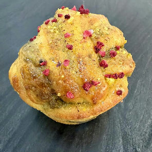 Meal card cover for: Pistachio & raspberry bun