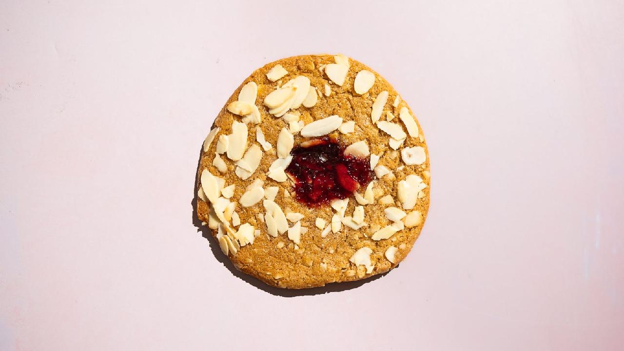 Meal card cover for: CAT Almond butter & black cherry