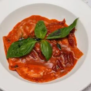 Meal card cover for: Ravioli con Pomodoro v/ vegan