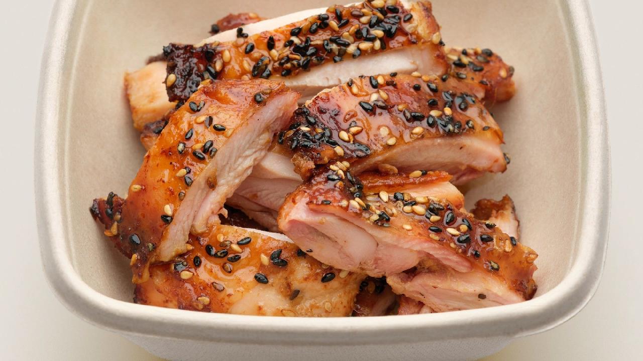 Meal card cover for: Extra Ginger & Sesame Chicken (Halal), 44g protein